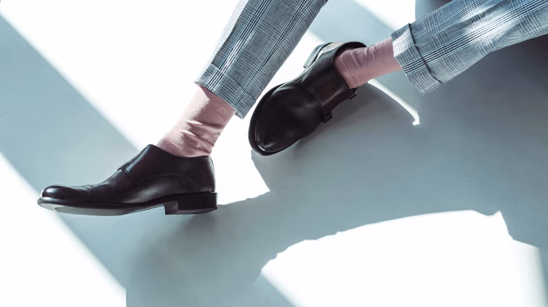 Pánské slabé vzorované ponožky ve společenských botách